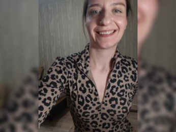 BellaTasty webcam model stream image