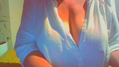 IsaKev webcam model stream image