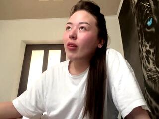 Linette Pashia webcam model stream image