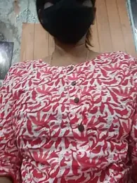 risky_women webcam stripchat model stream image