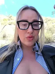 Mona_Plus webcam model stream image