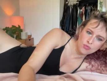 xandralor1 webcam model stream image