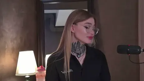 AriWild webcam model stream image