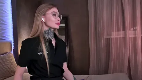 AriWild webcam model stream image