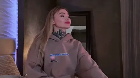 AriWild webcam model stream image