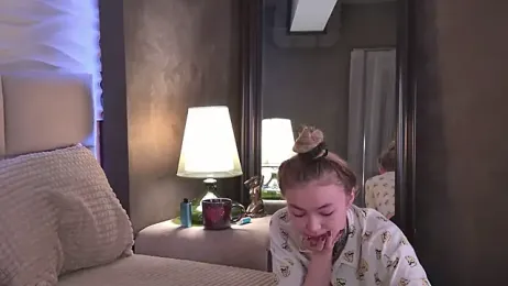 AriWild webcam model stream image