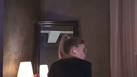 AriWild webcam model stream image