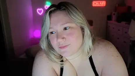 PiggyRose webcam model stream image