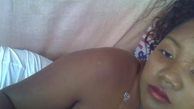 PetiteLuna2 webcam model stream image