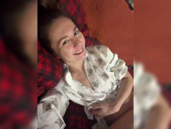 HelgaLeo webcam model stream image