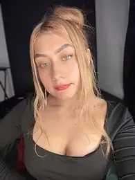 _Danna webcam model stream image