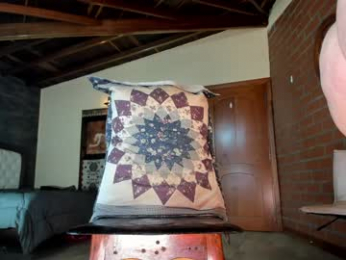 little_izzi webcam model stream image