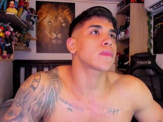 William Dracko webcam flirt4free model stream image