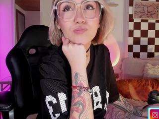 maeeve webcam model stream image