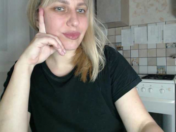 Karmella webcam model stream image