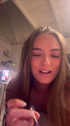 babyyem webcam model stream image