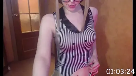 AlinaReen webcam model stream image