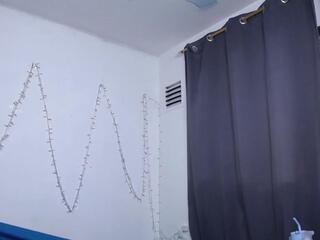 Nicol Love webcam model stream image