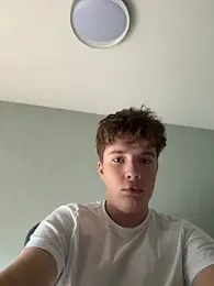Linus2452 webcam model stream image