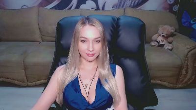 Lovellymalina webcam model stream image