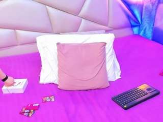 laurettedela-roux webcam model stream image