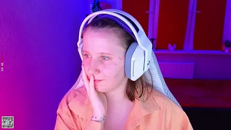 mon_lola webcam model stream image