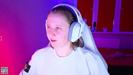 mon_lola webcam model stream image