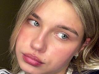 Brittany Stumpf webcam model stream image