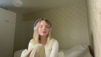 CarlottaMilano webcam cam4 model stream image