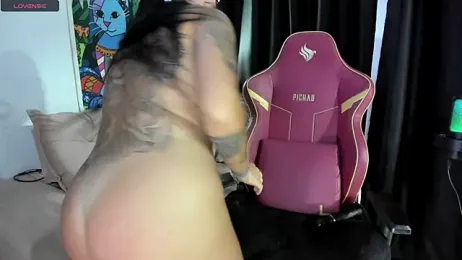 LauraColour webcam model stream image