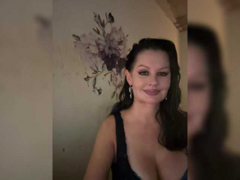 RoyalBreasts webcam model stream image