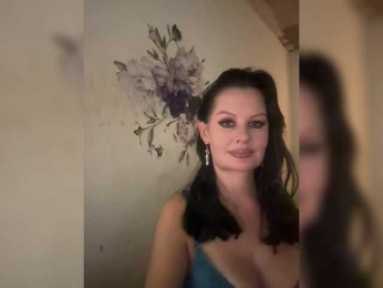 RoyalBreasts webcam model stream image