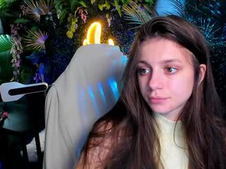 Luna Rival webcam model stream image