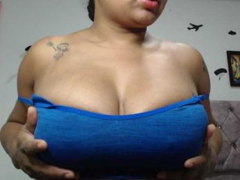 Chalohottt webcam bongacams model stream image