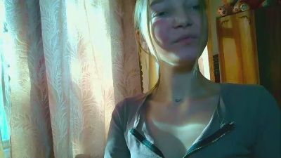 kiss_Emilly webcam model stream image