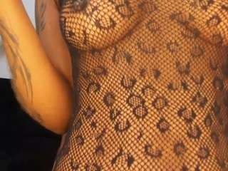 tylla webcam model stream image