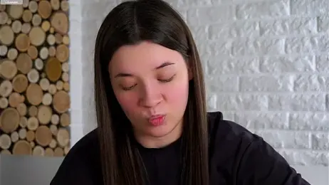 LowOncoming webcam model stream image