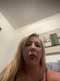 Juuhschmitt webcam stripchat model stream image