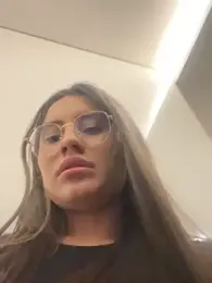 Isabella21_ webcam model stream image