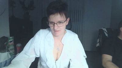 oOSUSIOo webcam model stream image