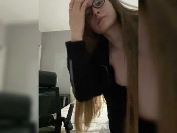 Luxxu webcam model stream image