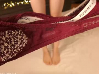 blondehottiek webcam model stream image