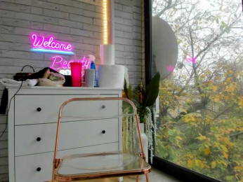 BritneyCharm webcam model stream image