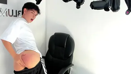 Blum_icee webcam stripchat model stream image