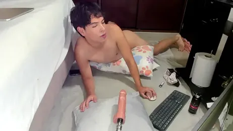 Blum_icee webcam stripchat model stream image