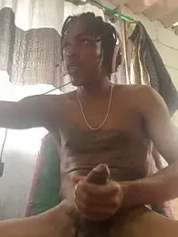 Larry-n-clouds webcam model stream image