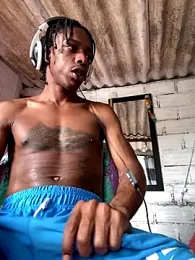 Larry-n-clouds webcam model stream image