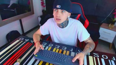 AdamsWalkerr_ webcam model stream image