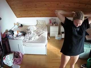 voyeurcam-julmodels-greybed-3 webcam model stream image