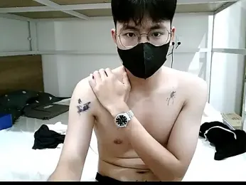 Gwencloudy webcam model stream image